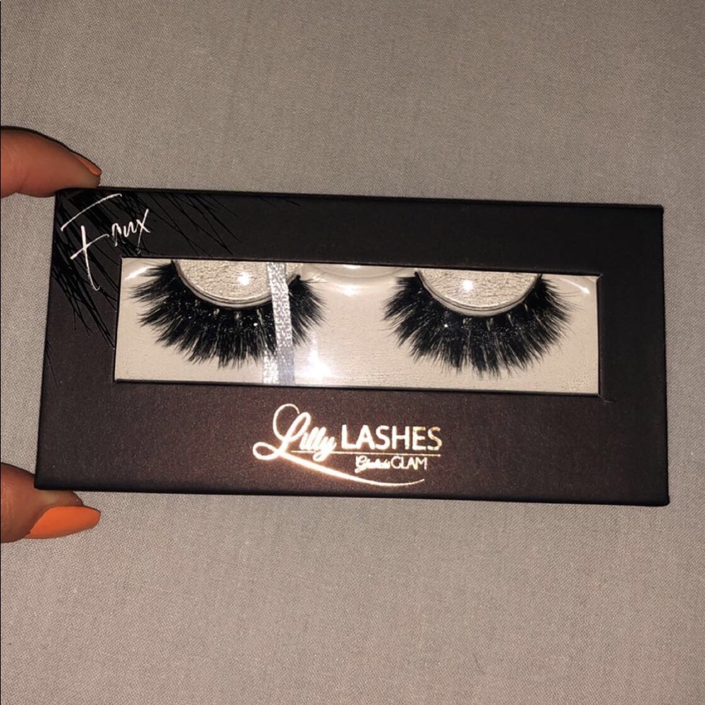 Lilly Lashes in Mykonos